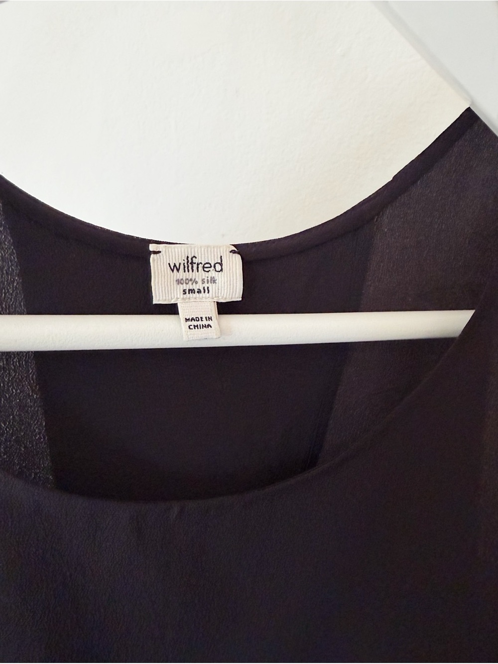 Aritzia Wilfred Black Silk Sleeveless Split Tank - Picture 4 of 4